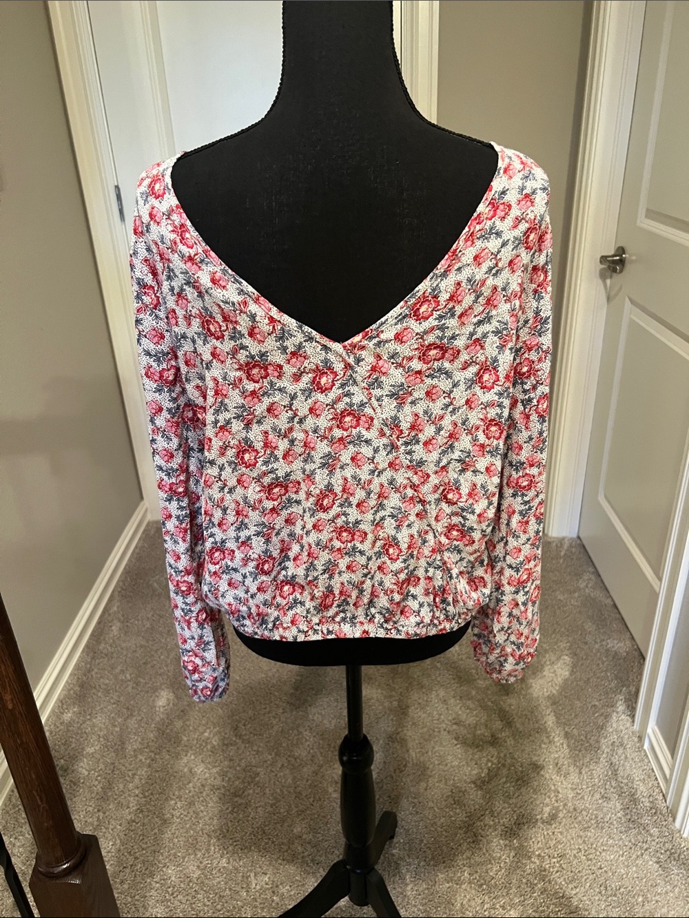 LOFT Red & White Floral Boatneck Long-Sleeve Top Size Small - Picture 8 of 11